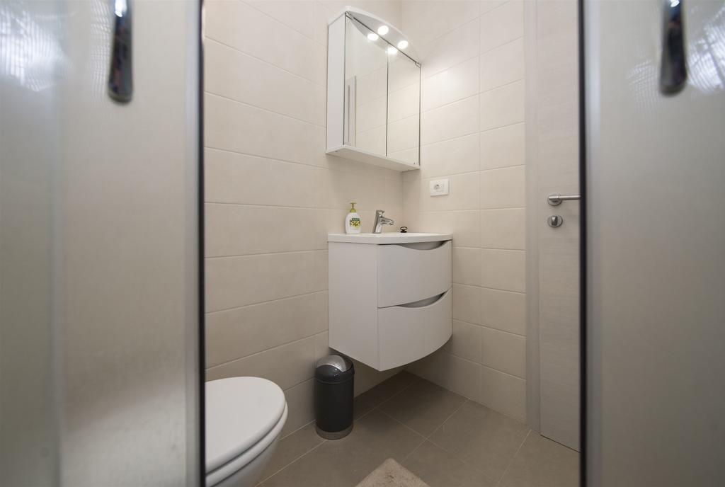Apartment Jure 斯拉汀 外观 照片