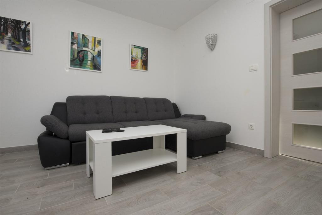 Apartment Jure 斯拉汀 外观 照片