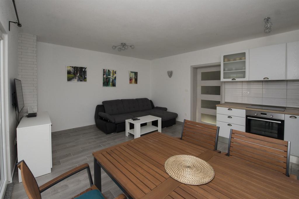 Apartment Jure 斯拉汀 外观 照片