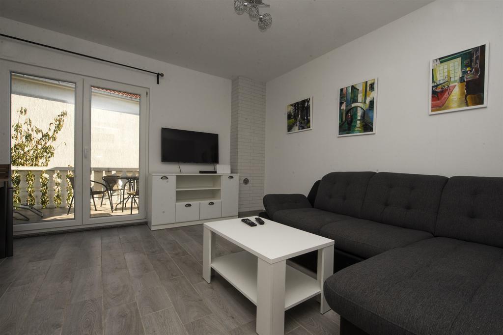 Apartment Jure 斯拉汀 外观 照片